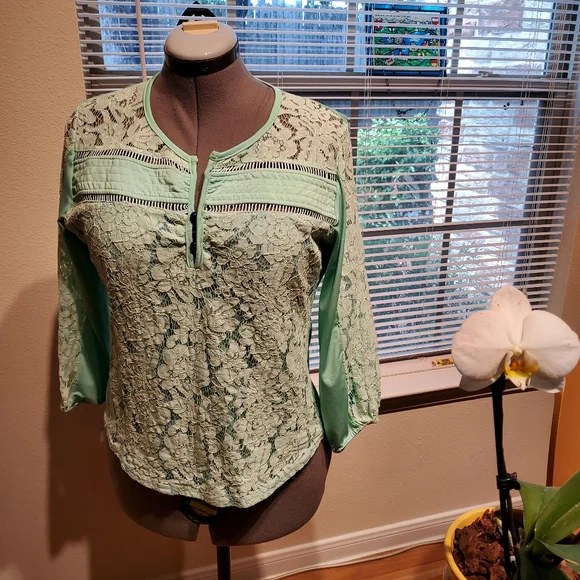 Lacey Top - Picture 5 of 5